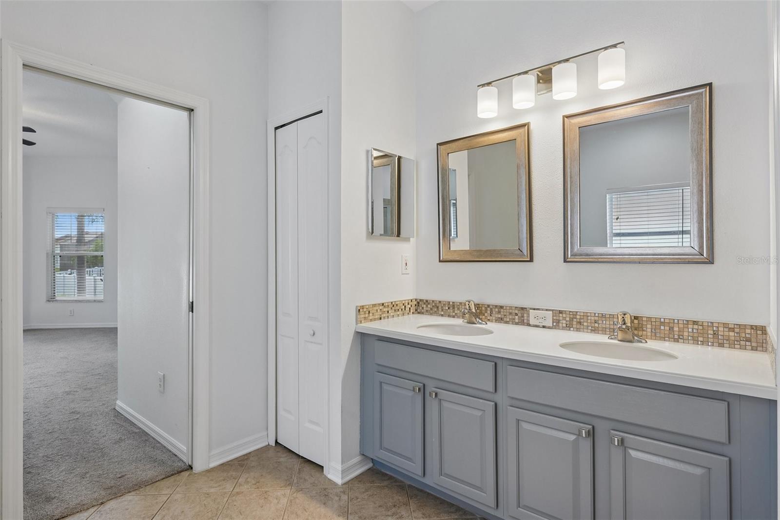1810 MIRA LAGO CIR