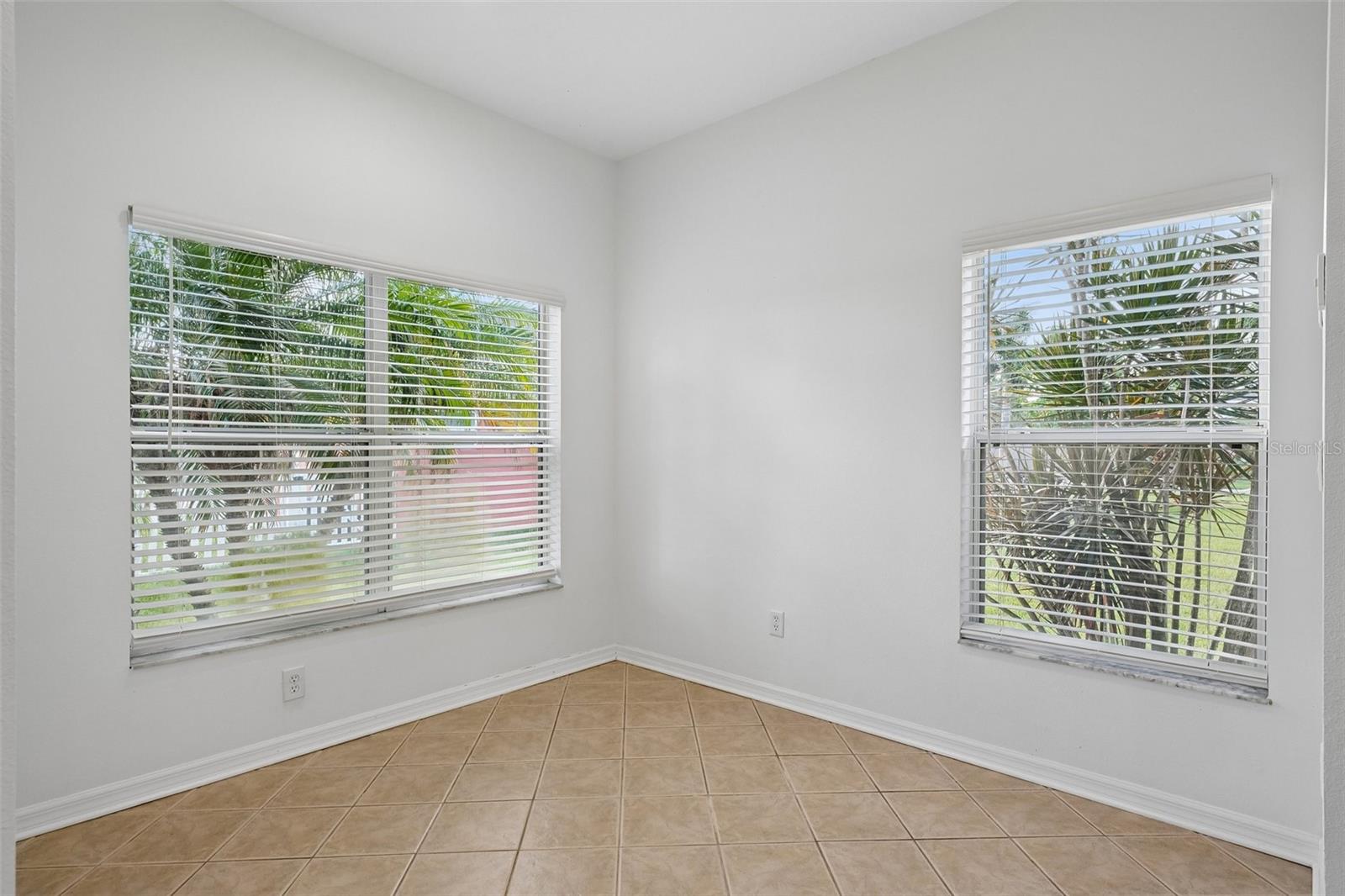 1810 MIRA LAGO CIR