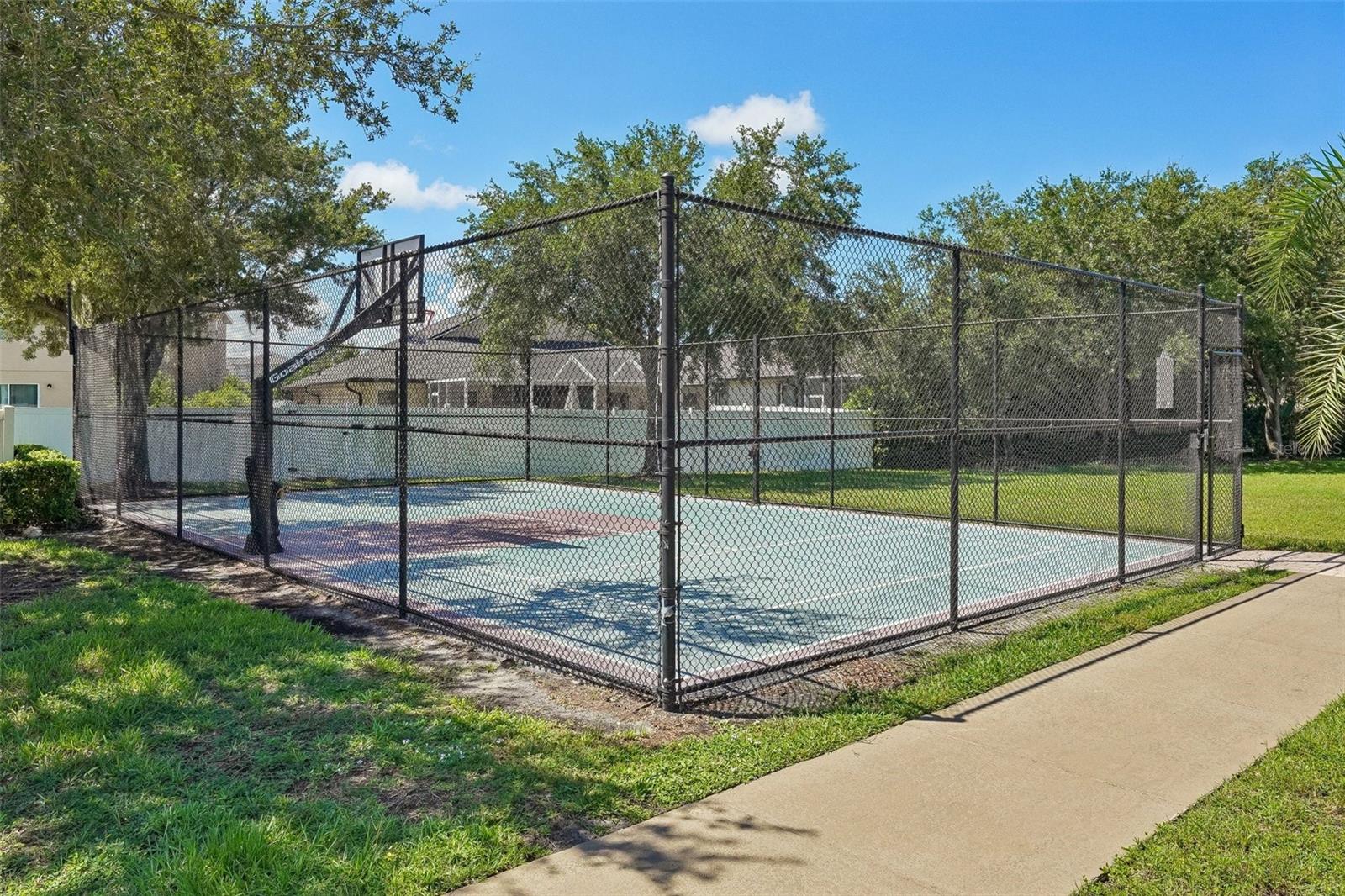 1810 MIRA LAGO CIR