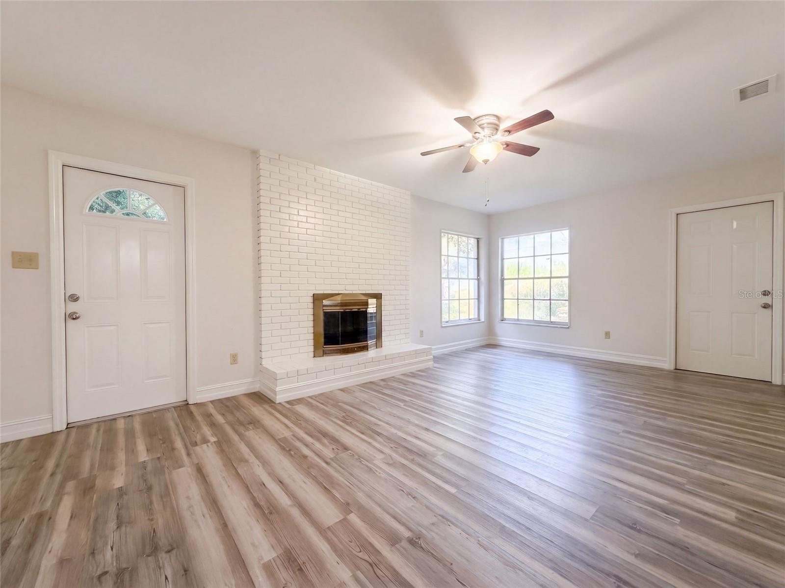 601 CAROLYN DR