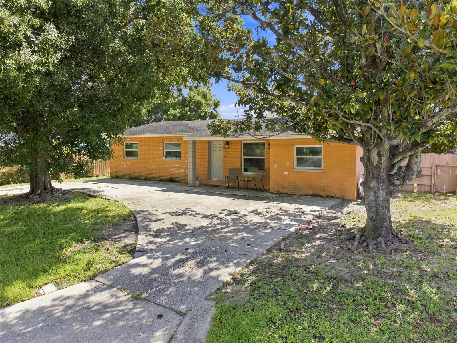802 PAPAYA DR