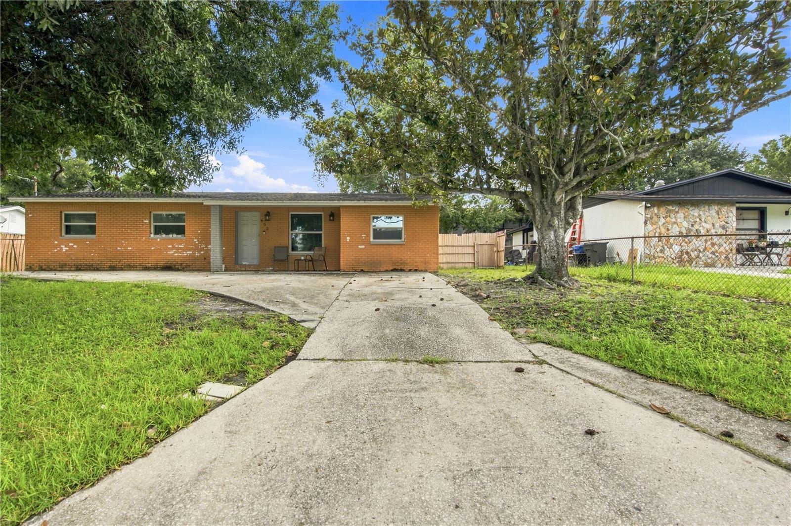 802 PAPAYA DR