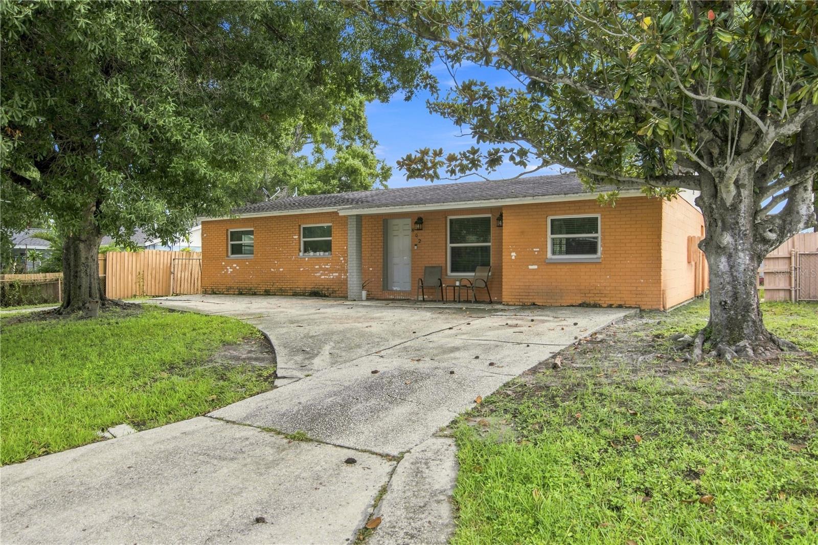 802 PAPAYA DR