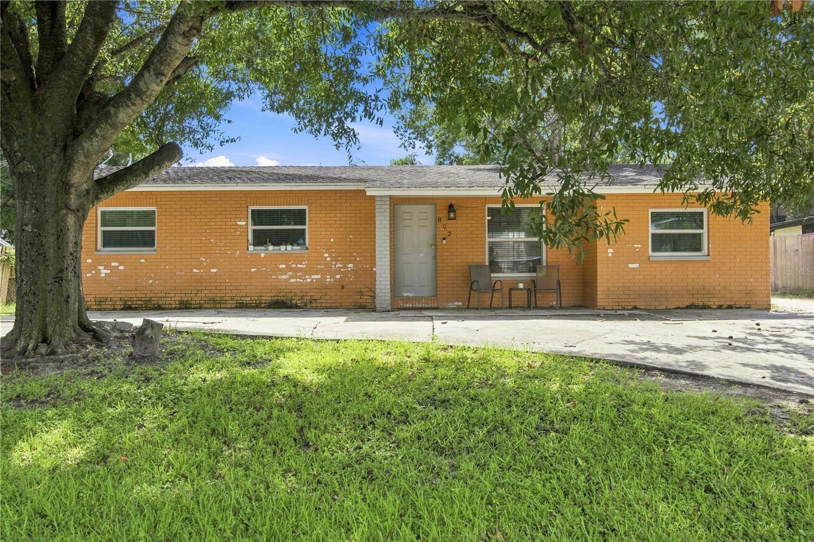802 PAPAYA DR