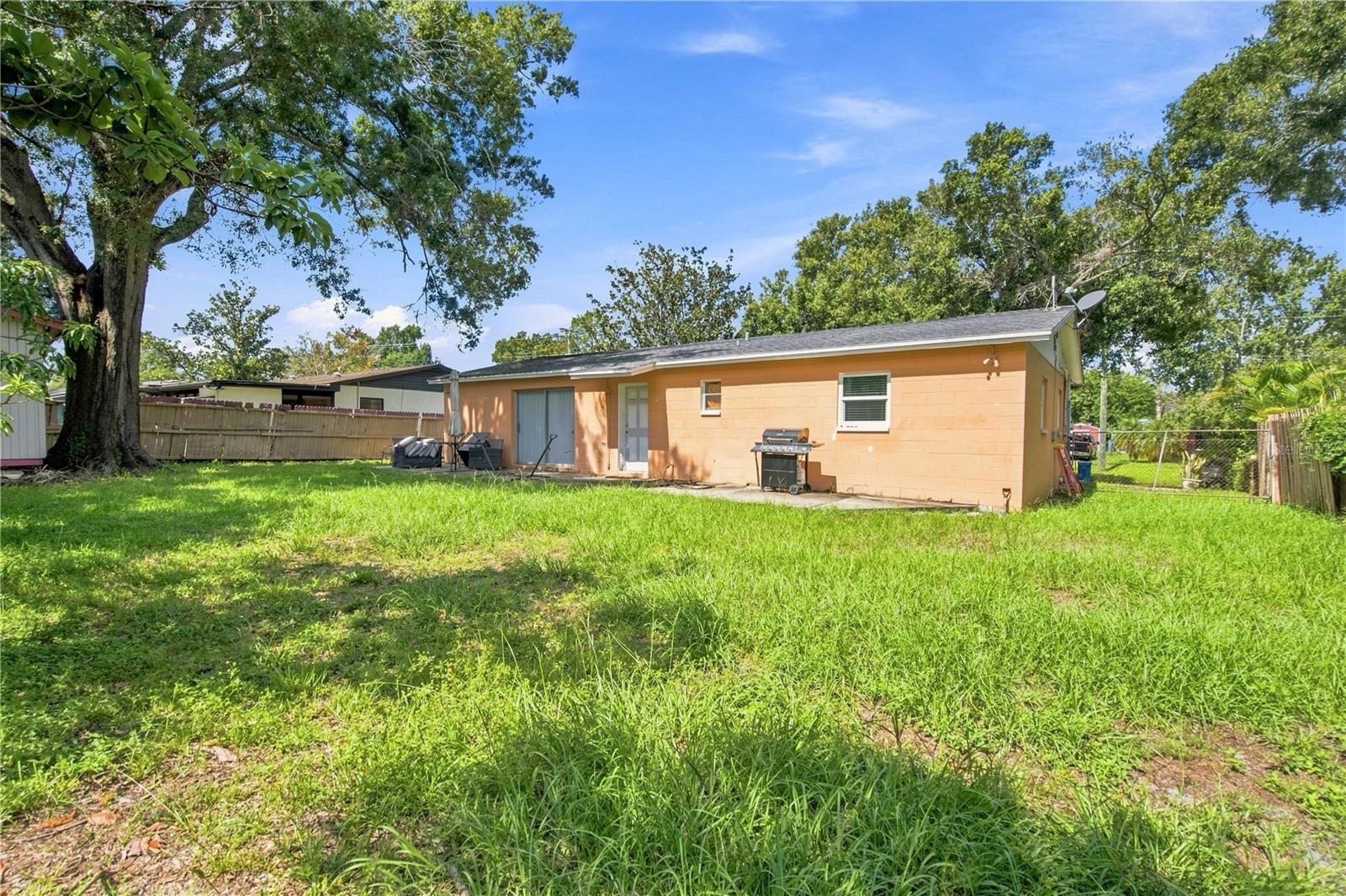802 PAPAYA DR