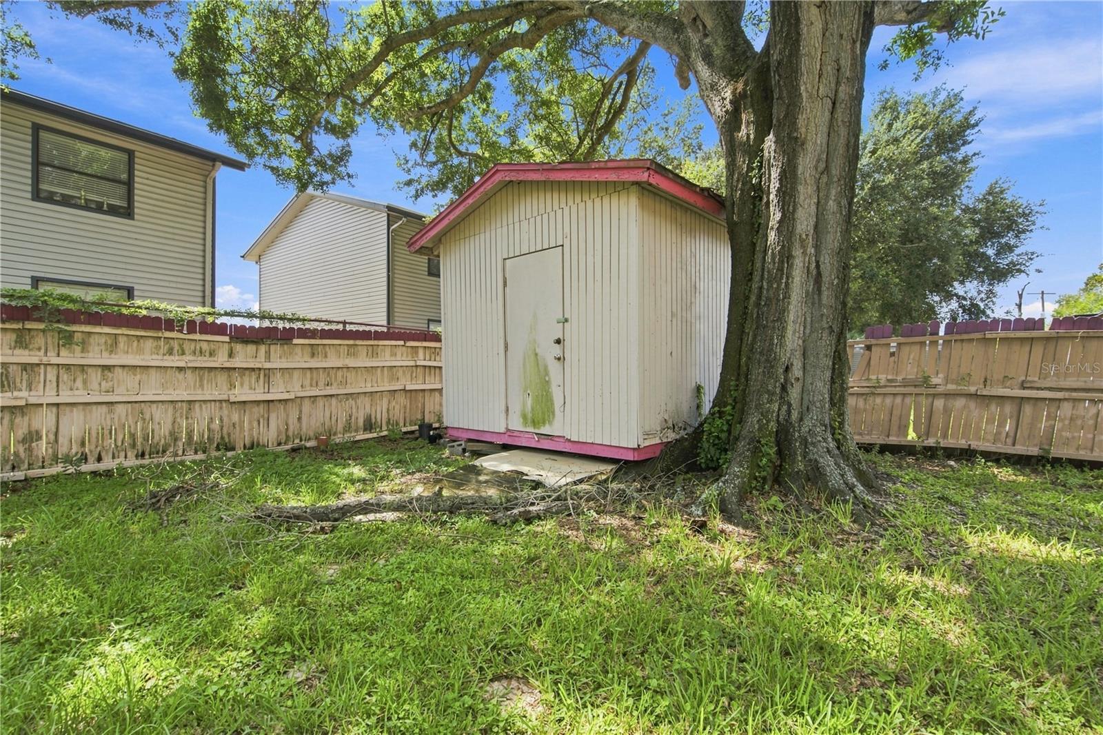 802 PAPAYA DR