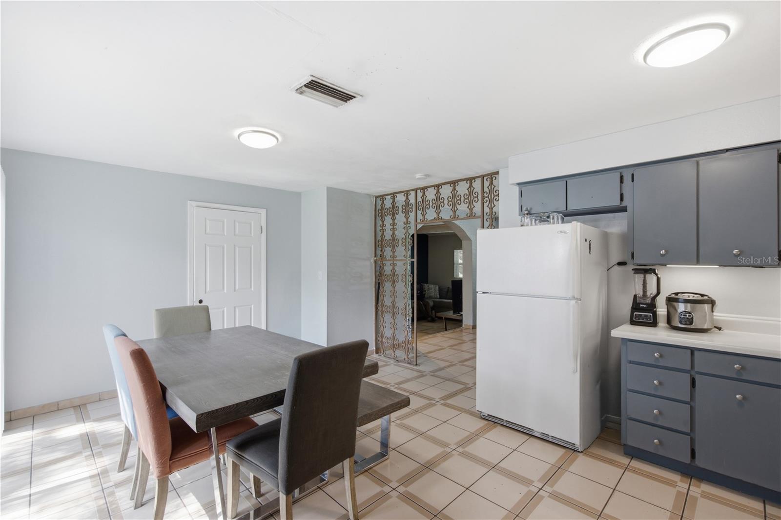 802 PAPAYA DR