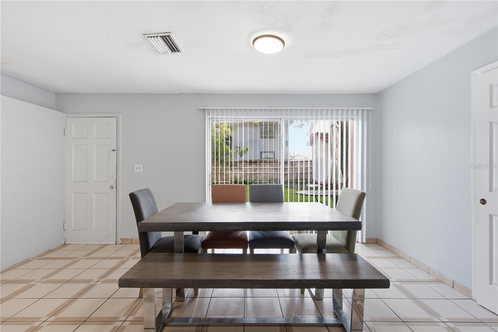 802 PAPAYA DR