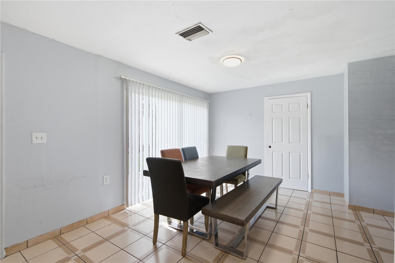 802 PAPAYA DR