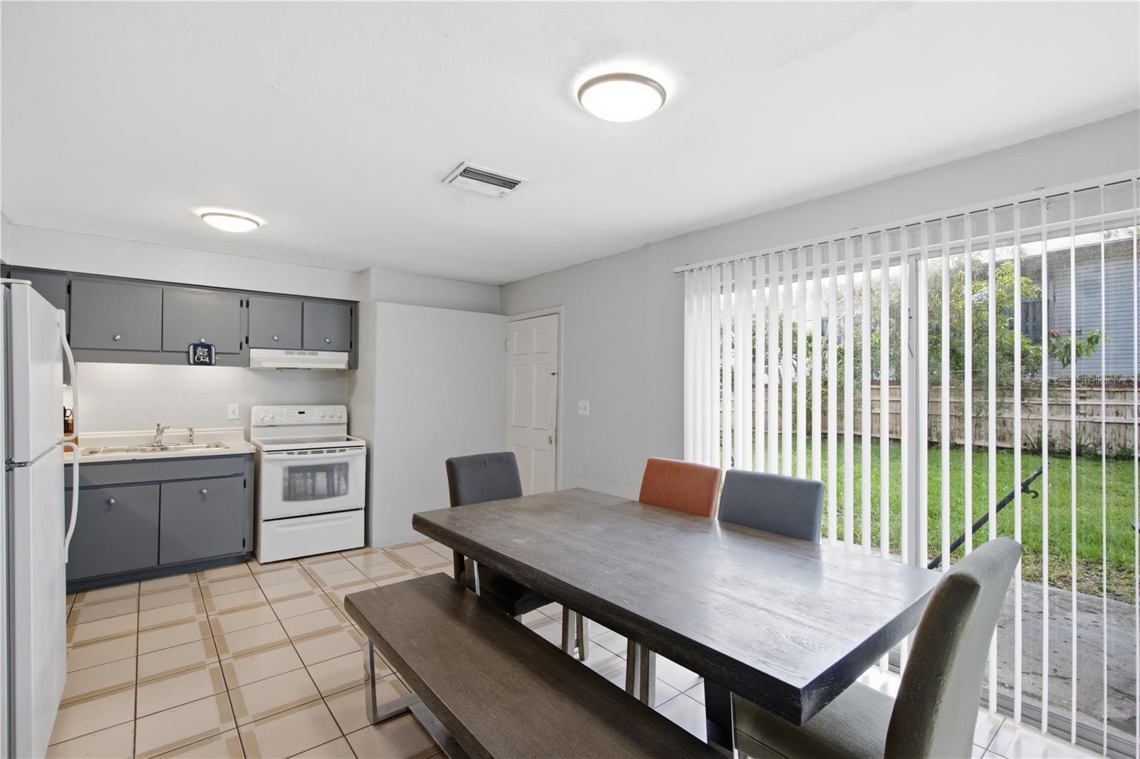802 PAPAYA DR