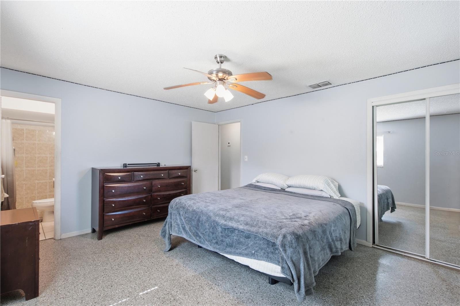 802 PAPAYA DR