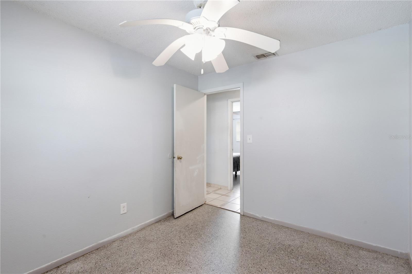 802 PAPAYA DR