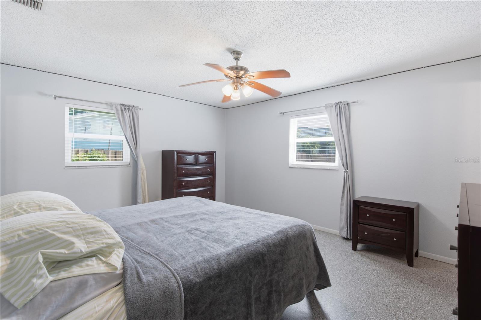 802 PAPAYA DR