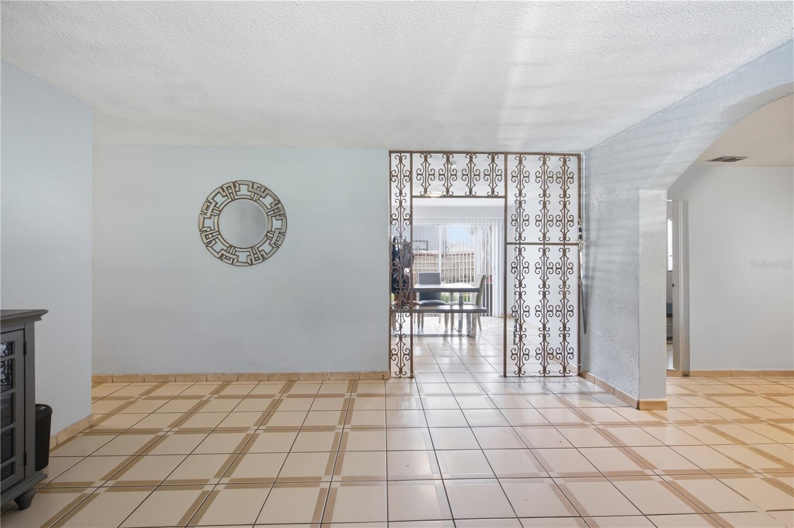 802 PAPAYA DR
