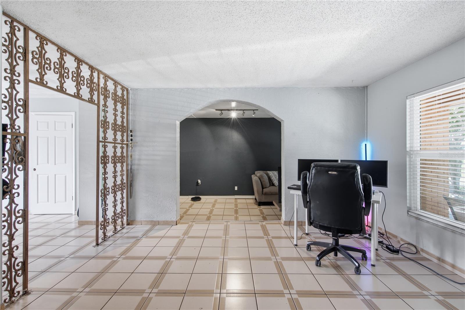 802 PAPAYA DR