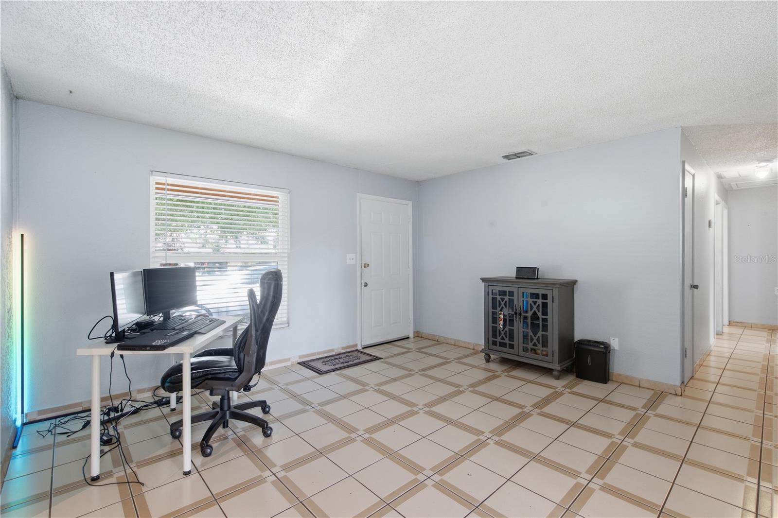 802 PAPAYA DR