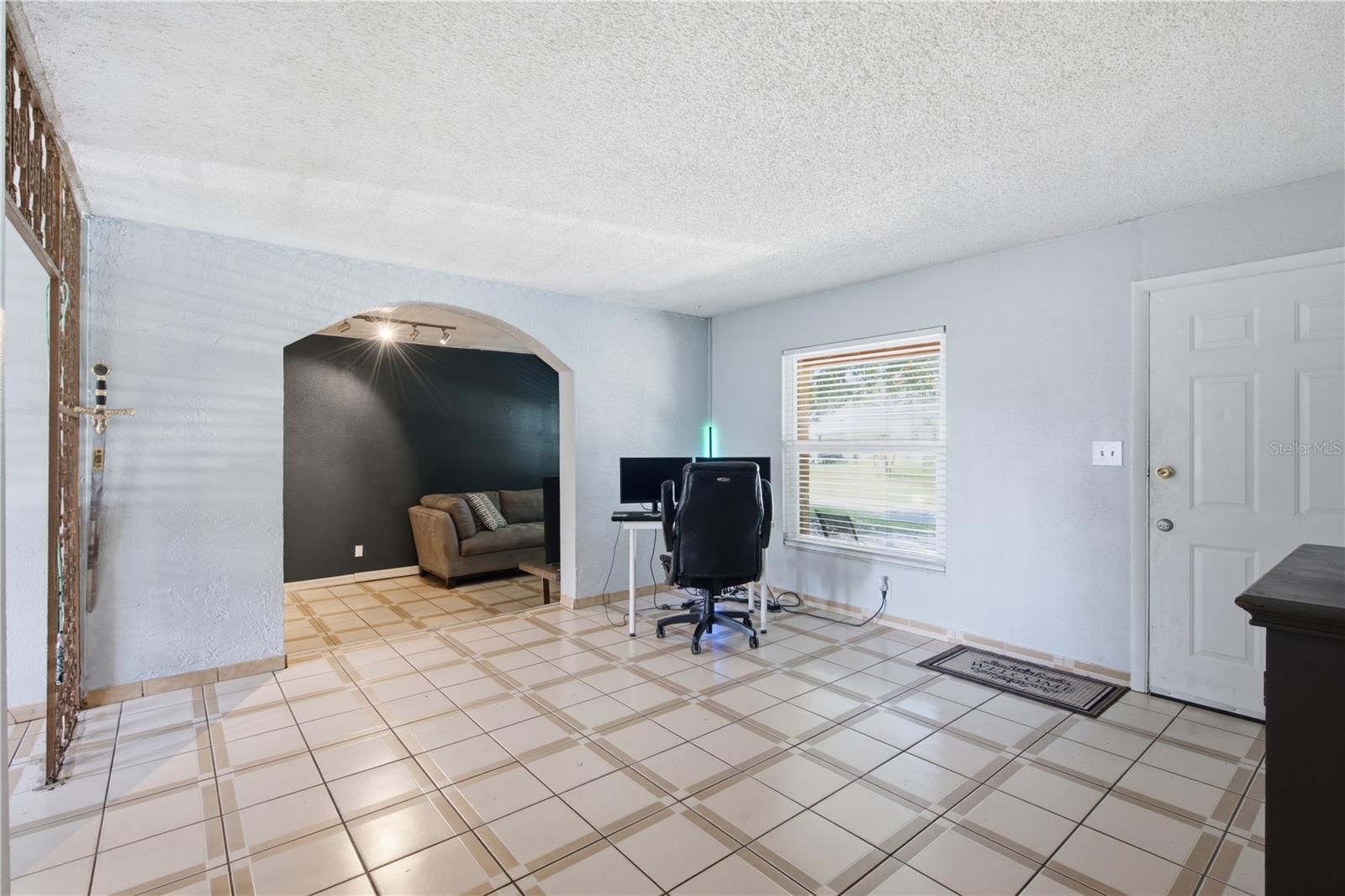 802 PAPAYA DR