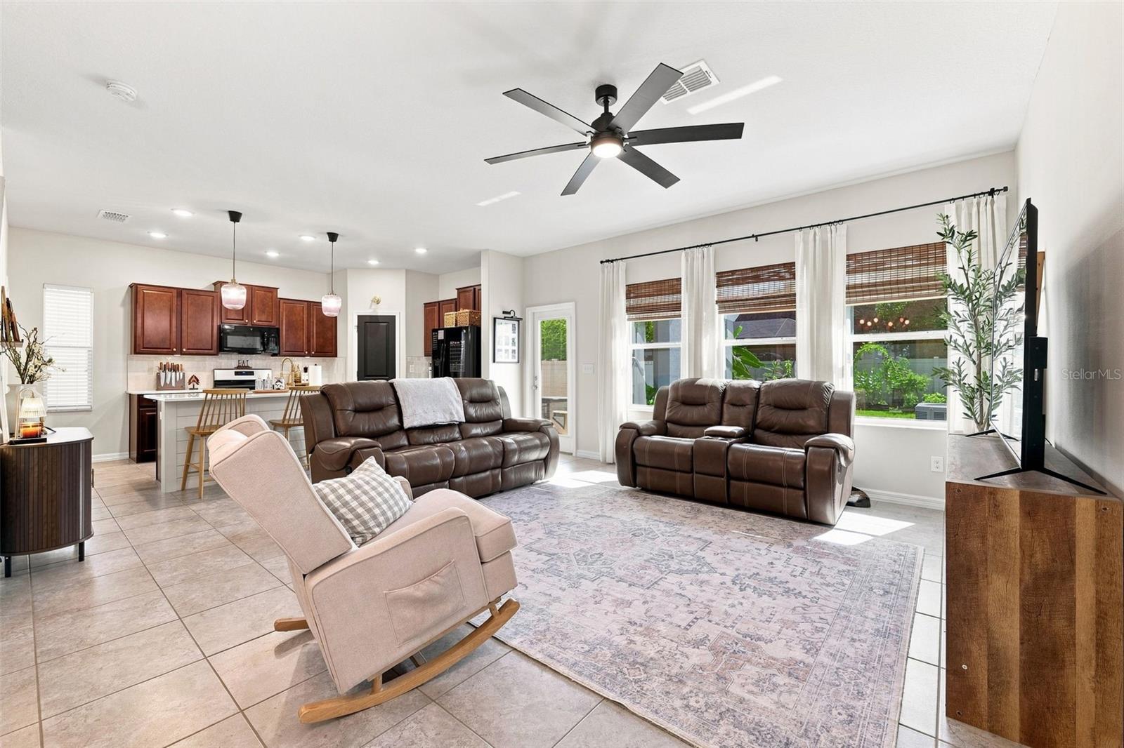 8096 SEAGARDEN LN