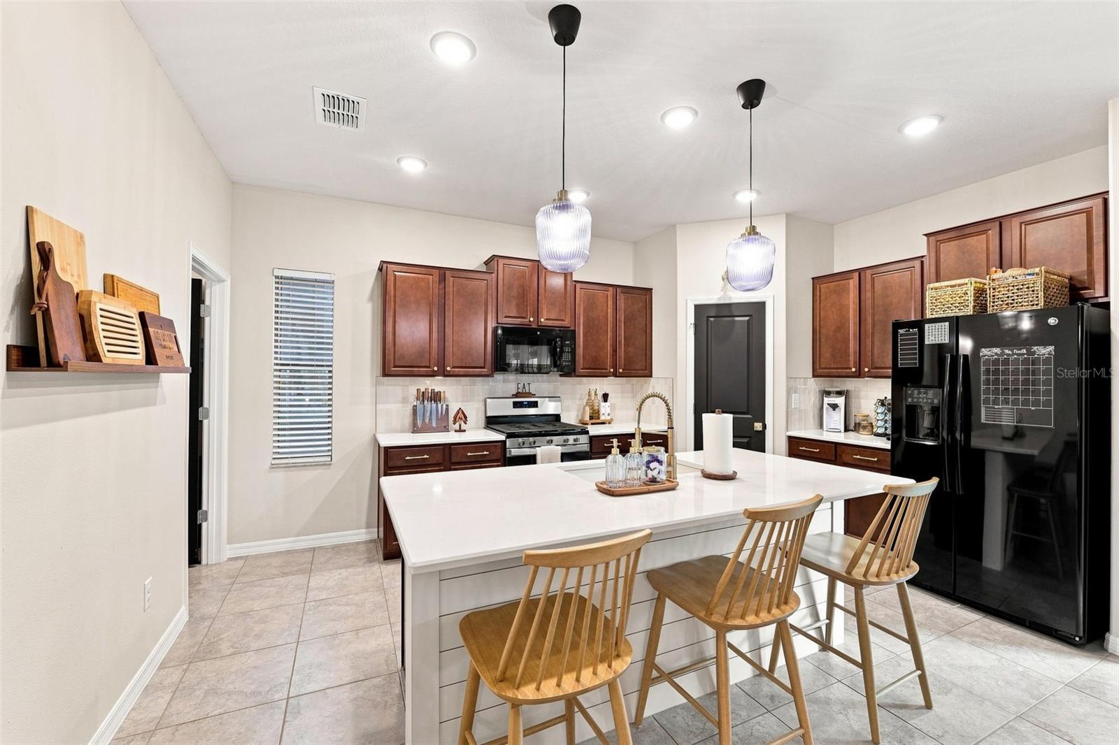 8096 SEAGARDEN LN