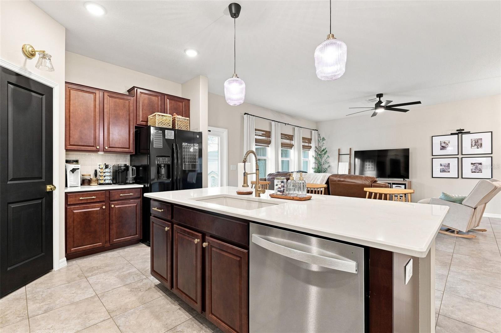 8096 SEAGARDEN LN