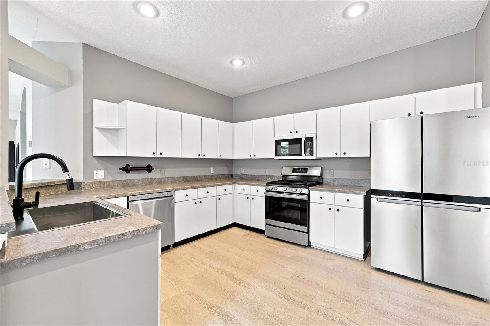 19126 WHITE WING PL