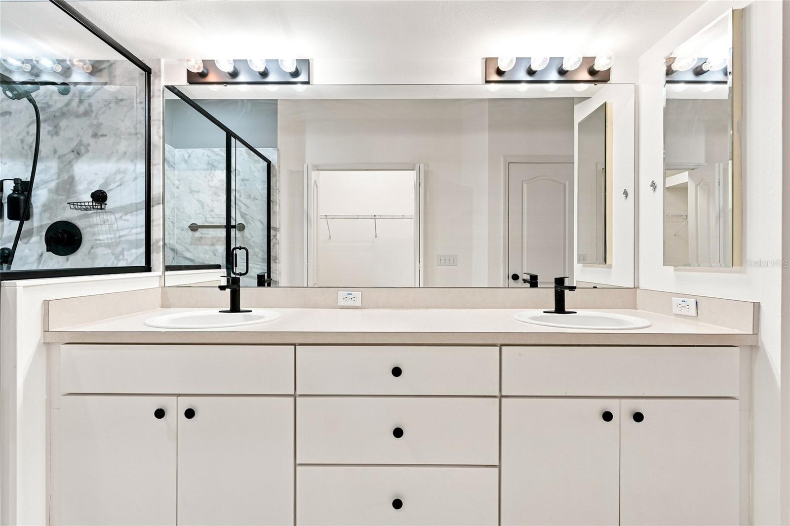 19126 WHITE WING PL