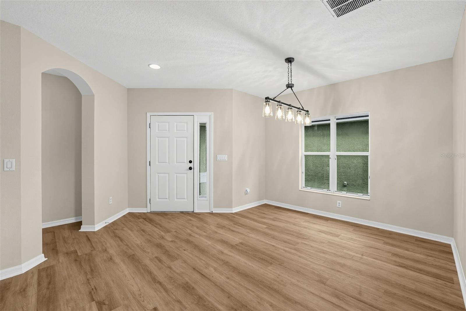 7876 CARRIAGE POINTE DR