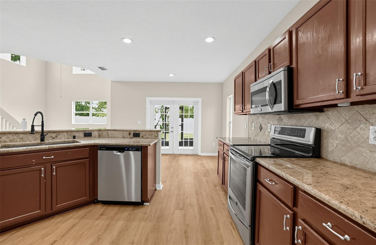 7876 CARRIAGE POINTE DR