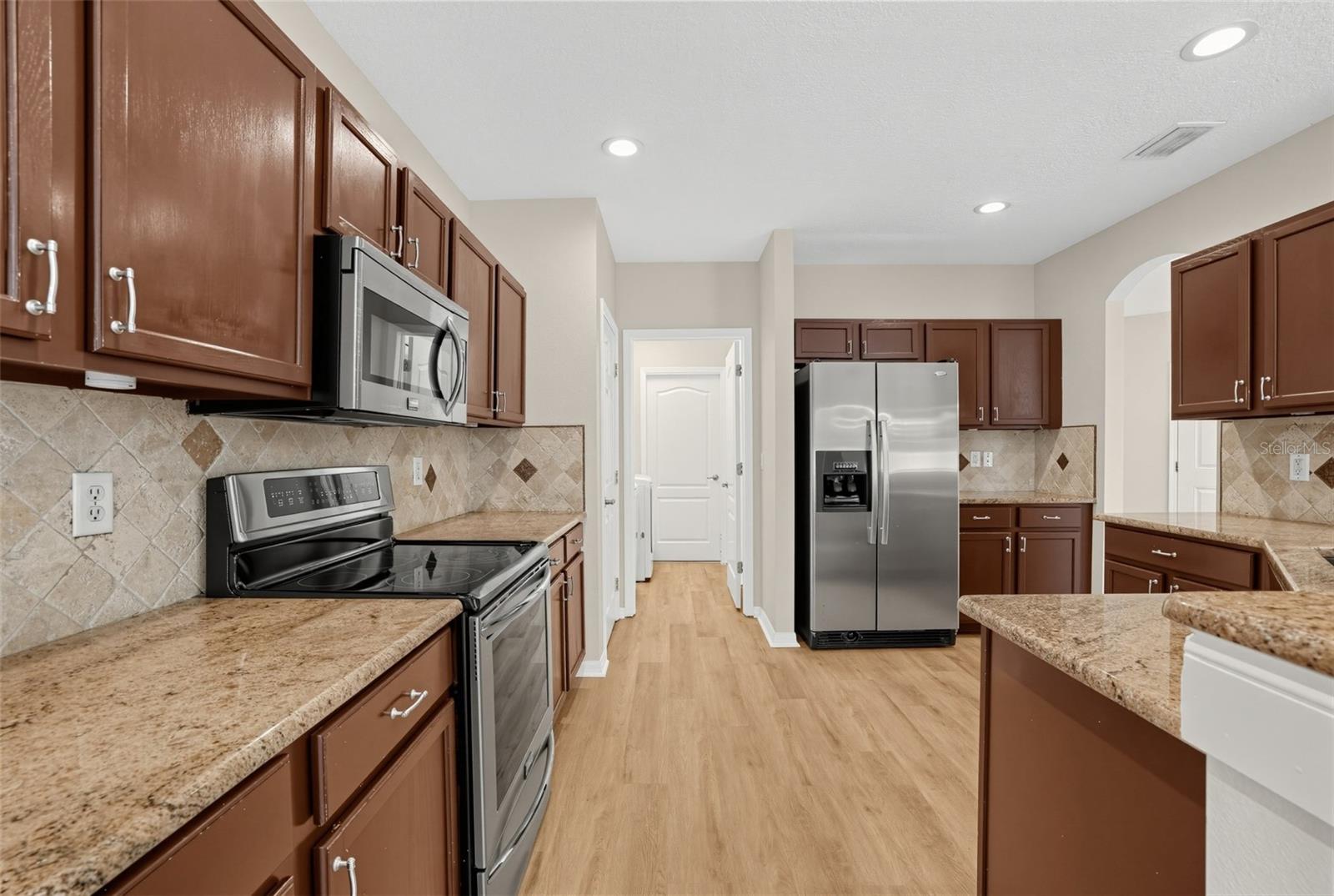 7876 CARRIAGE POINTE DR