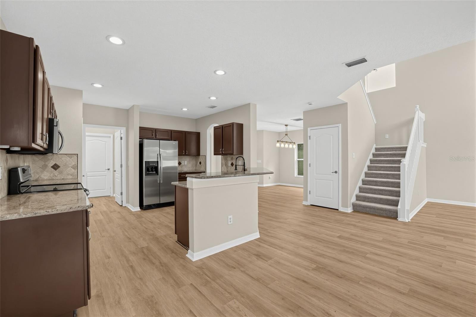 7876 CARRIAGE POINTE DR