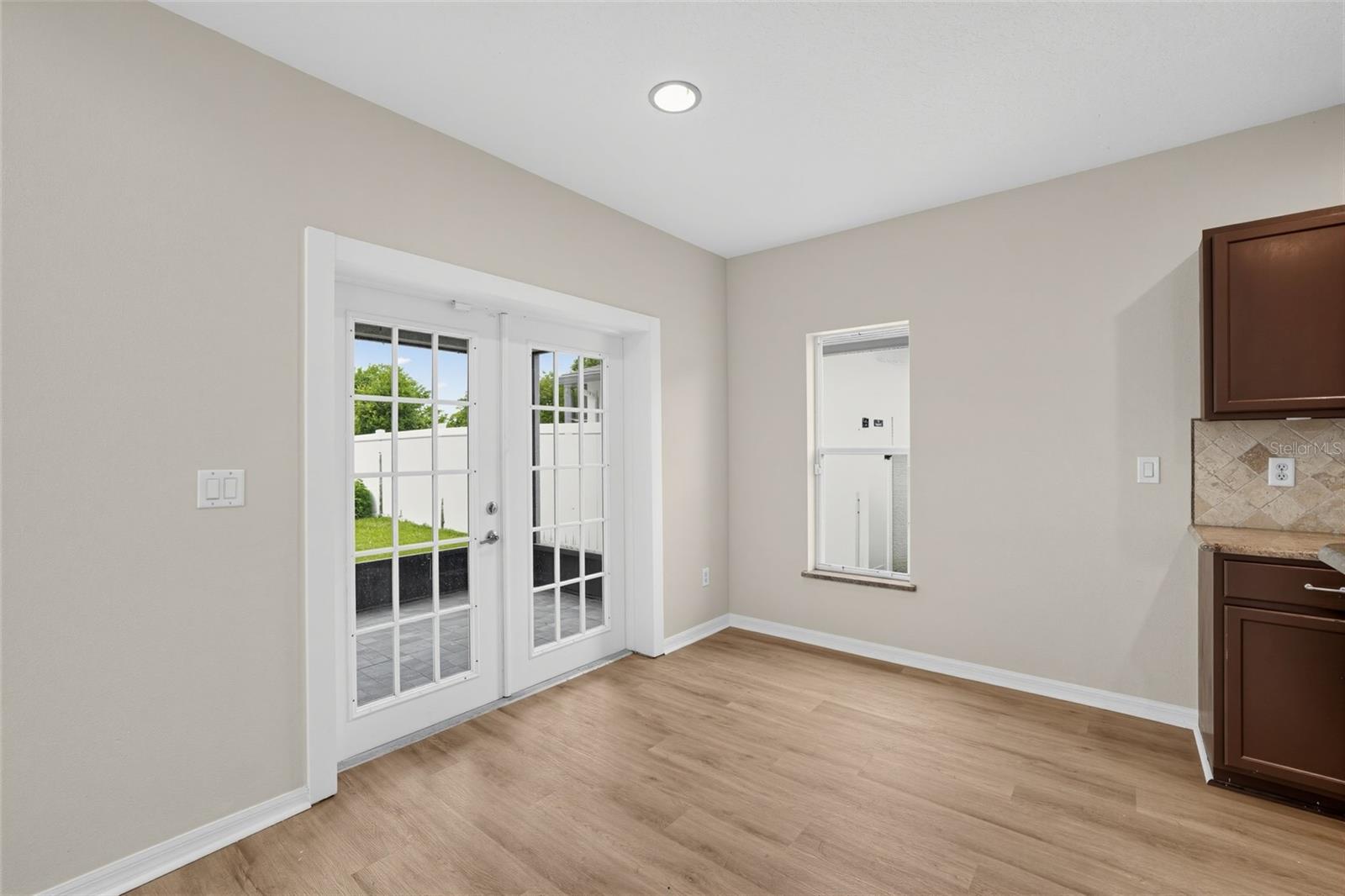 7876 CARRIAGE POINTE DR
