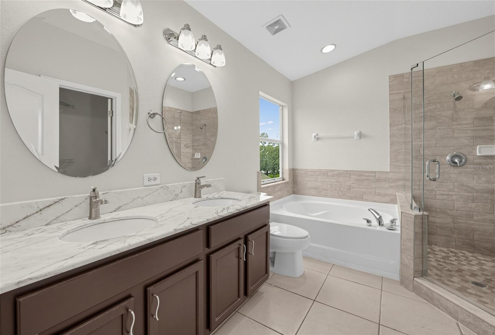 7876 CARRIAGE POINTE DR