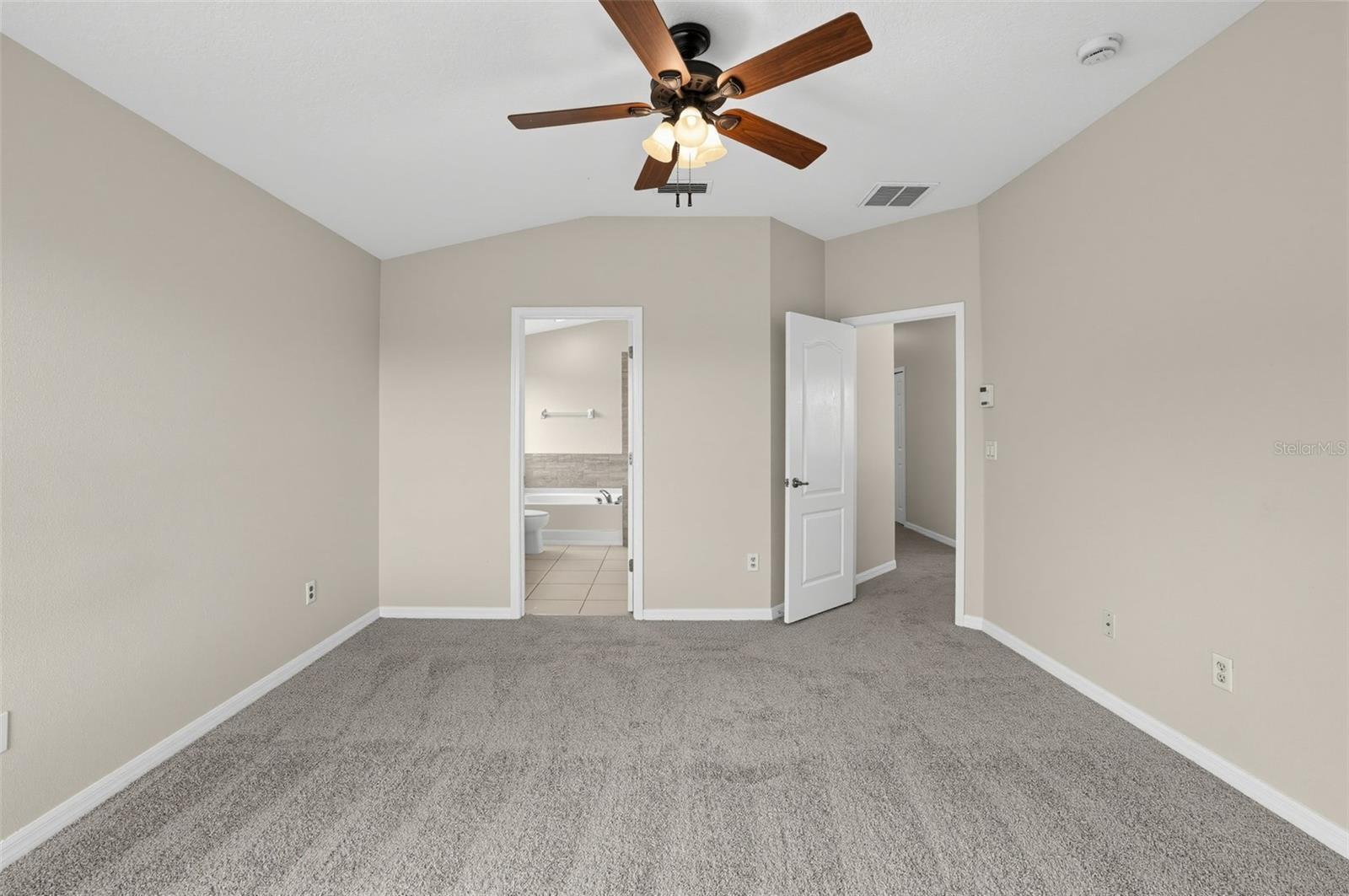 7876 CARRIAGE POINTE DR