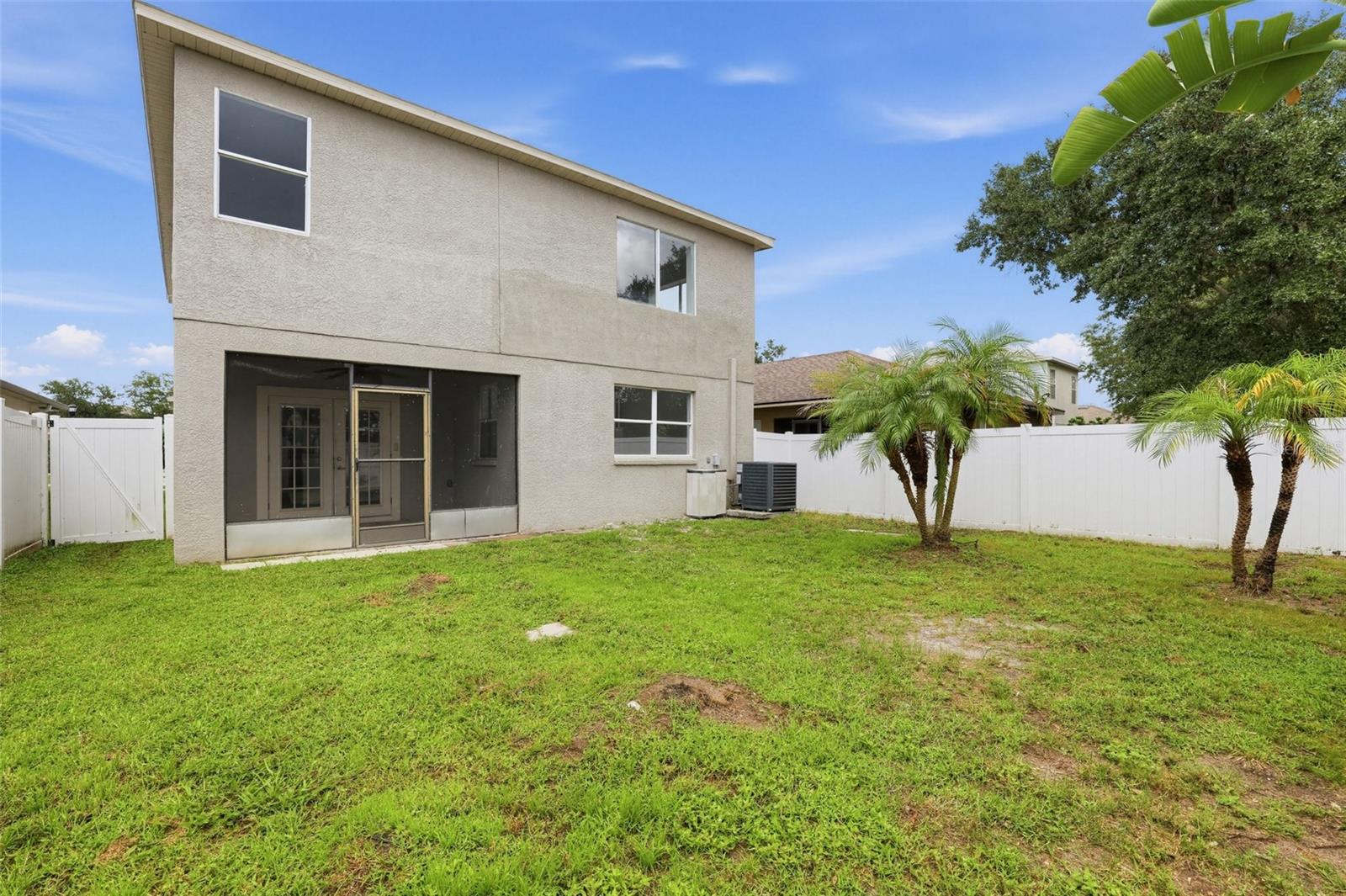 7876 CARRIAGE POINTE DR