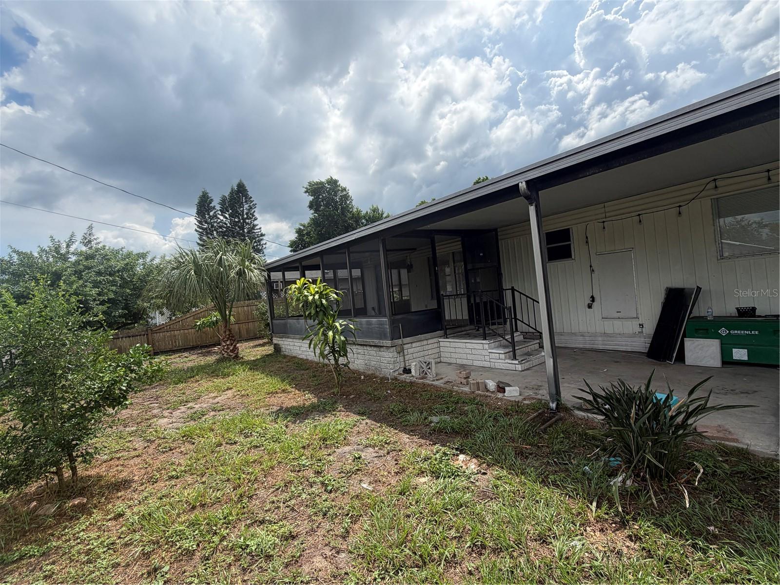 1925 Holiday Dr, Holiday