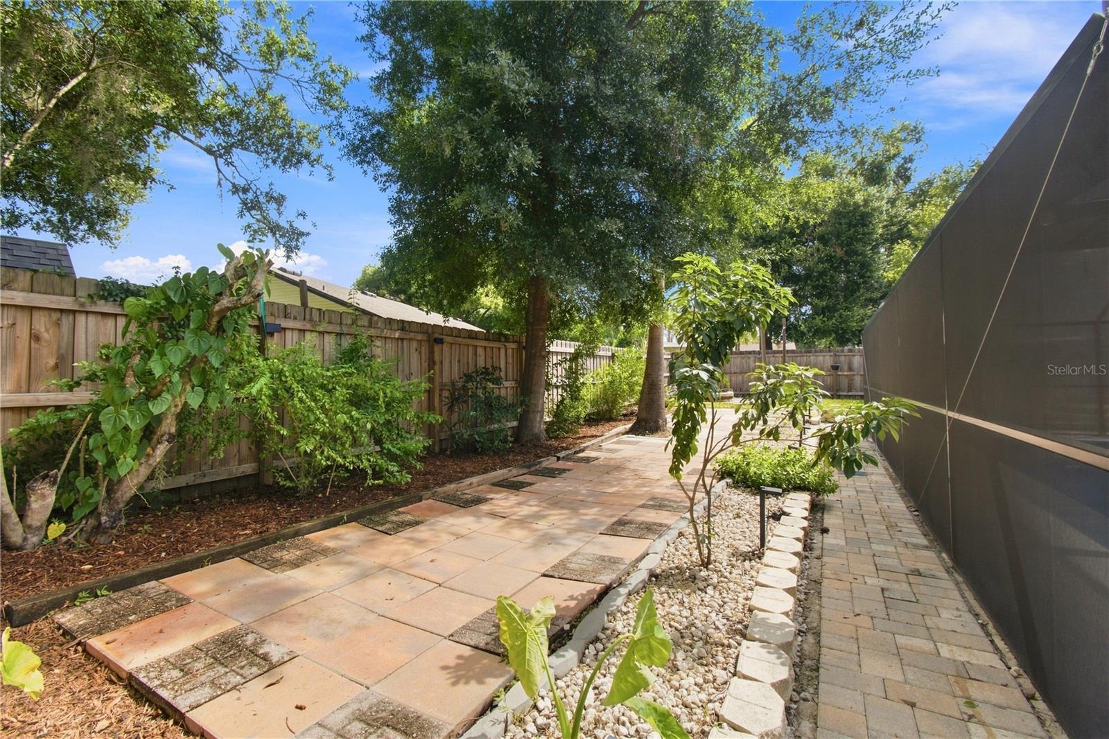 626 FOREST HILLS DR