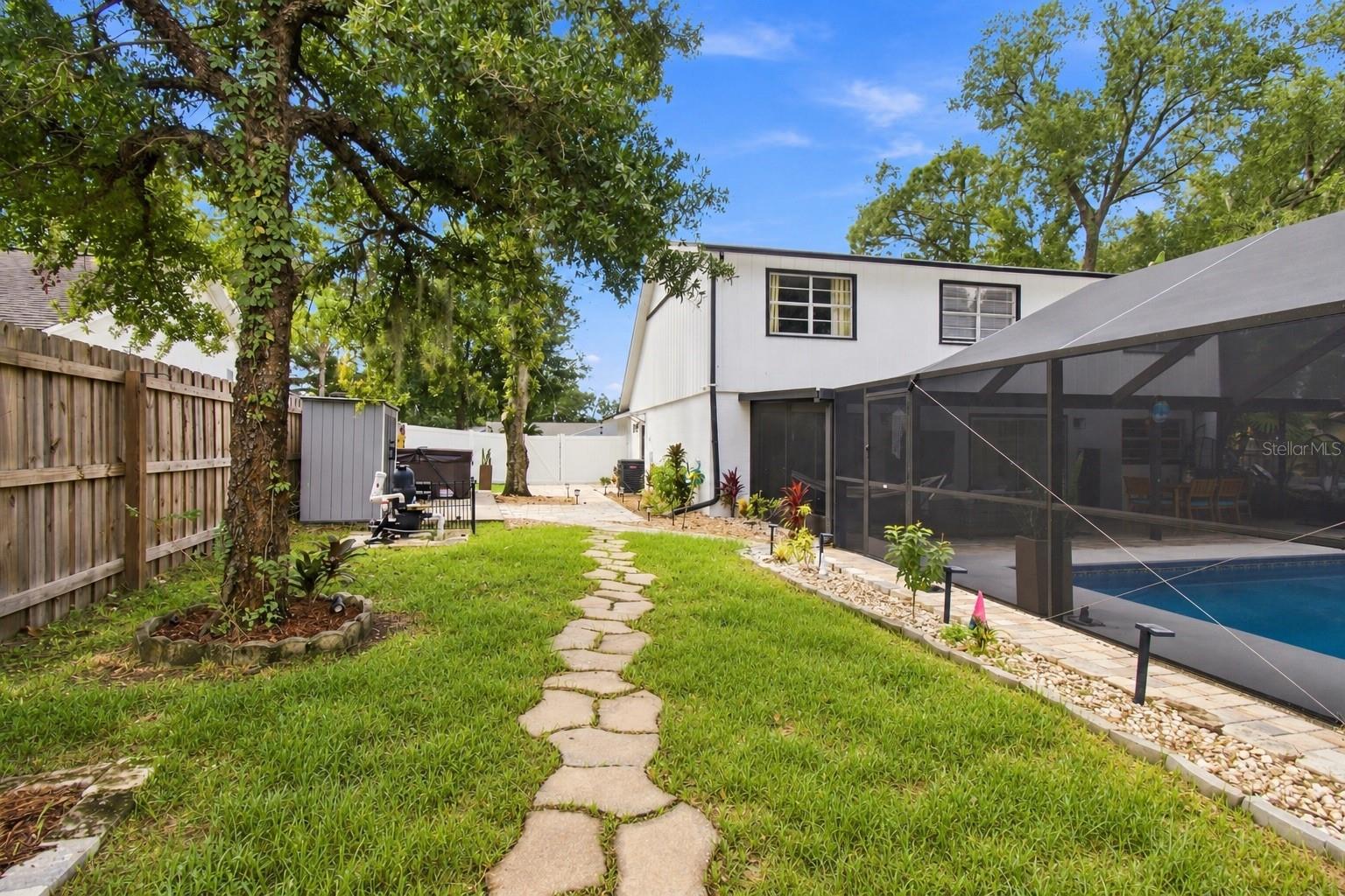 626 FOREST HILLS DR