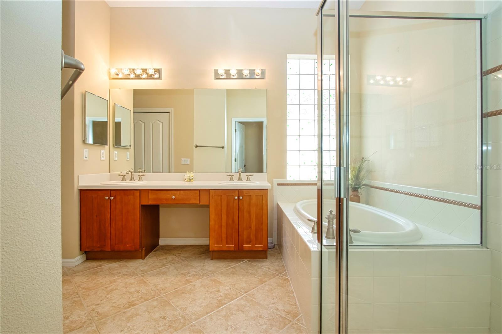 446 NOBLE FAIRE DR