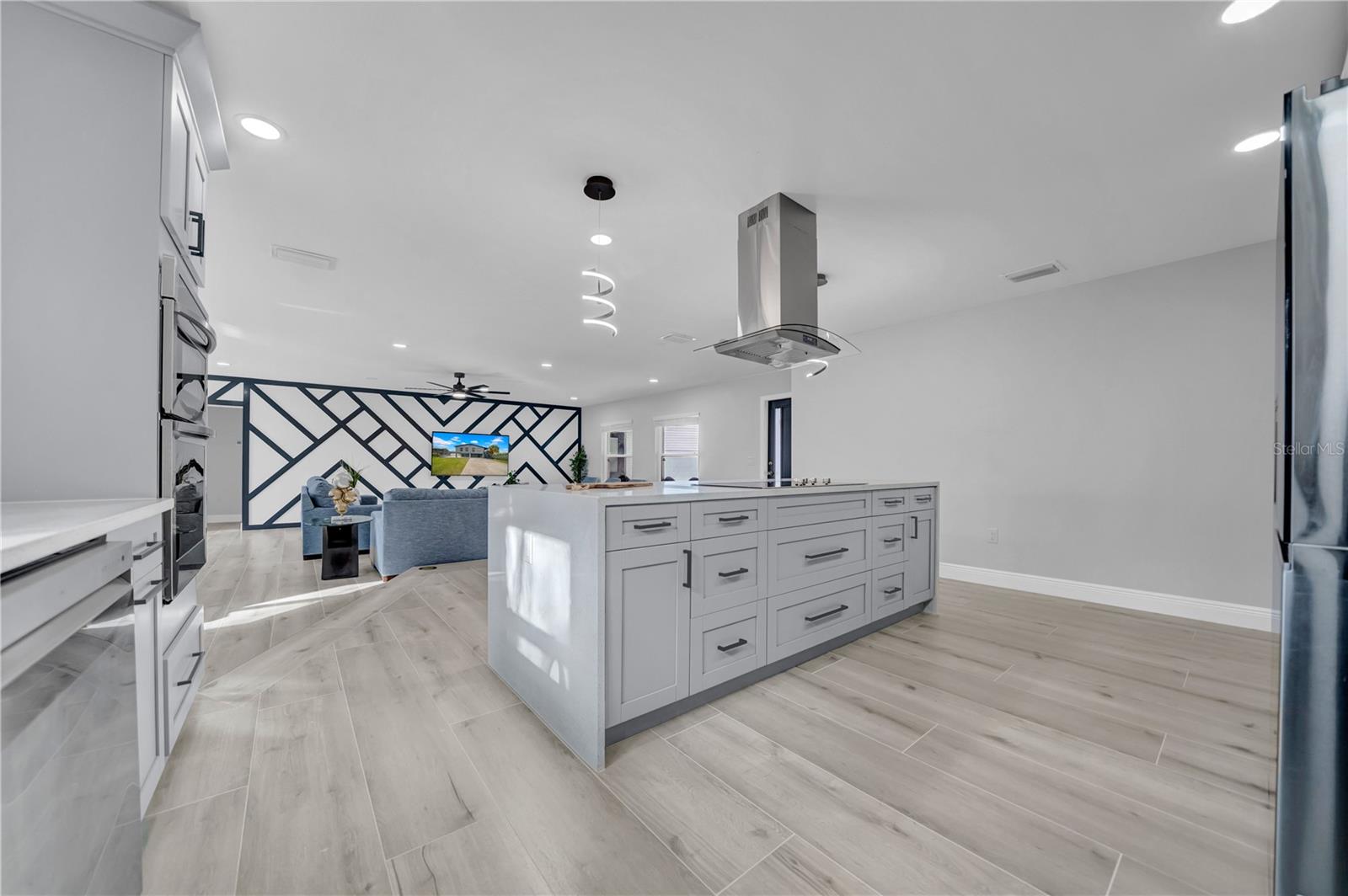 20 2ND AVE SE
