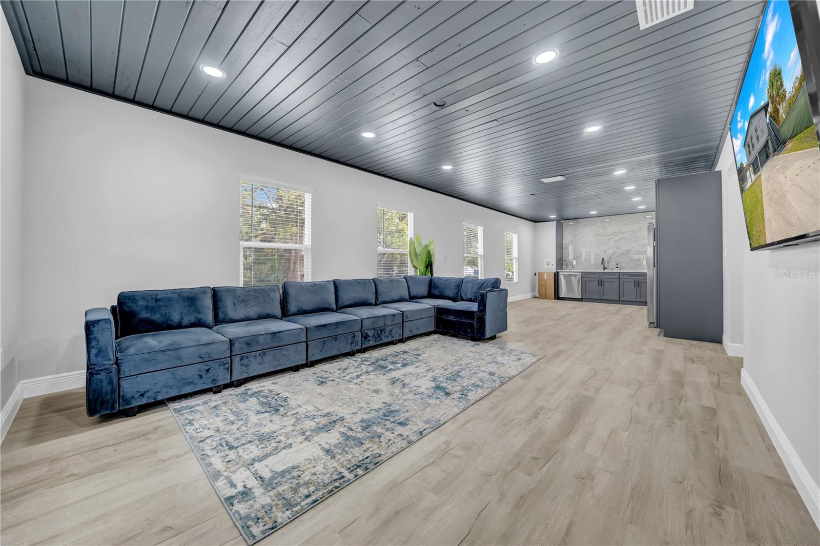 20 2ND AVE SE