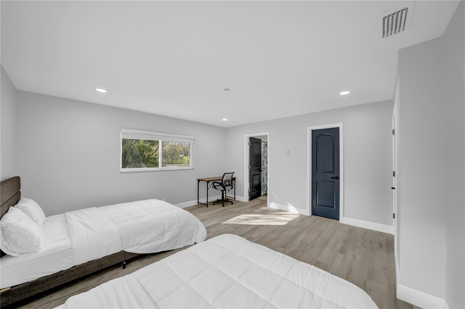 20 2ND AVE SE