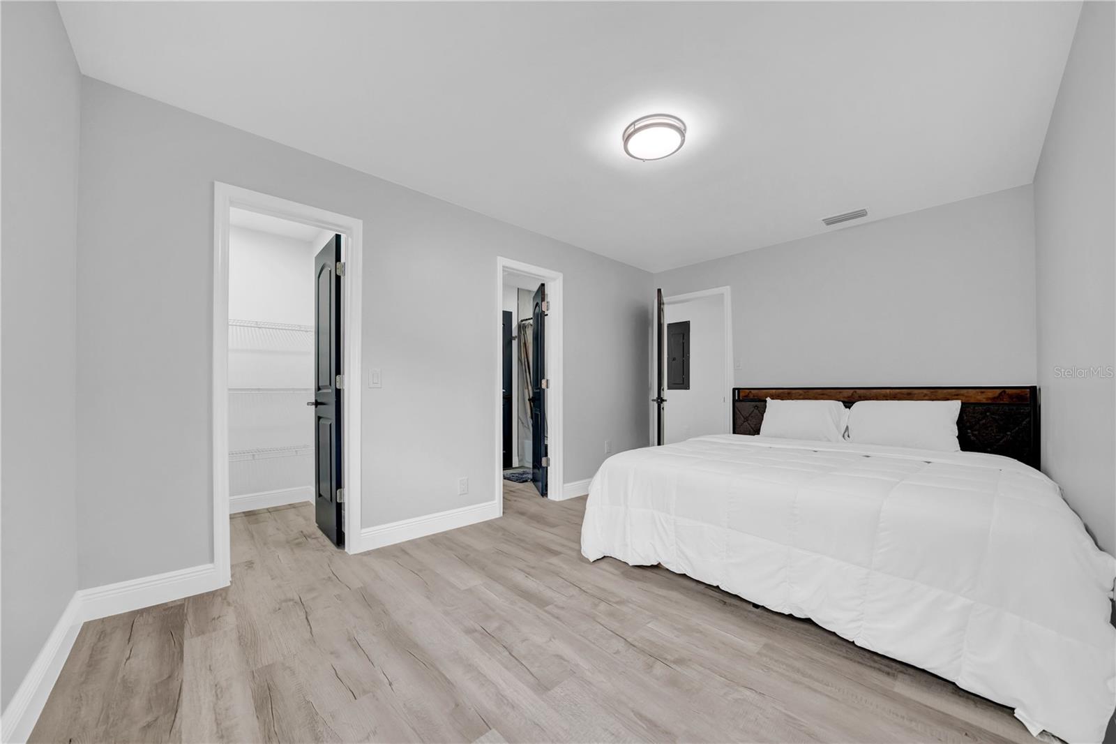 20 2ND AVE SE