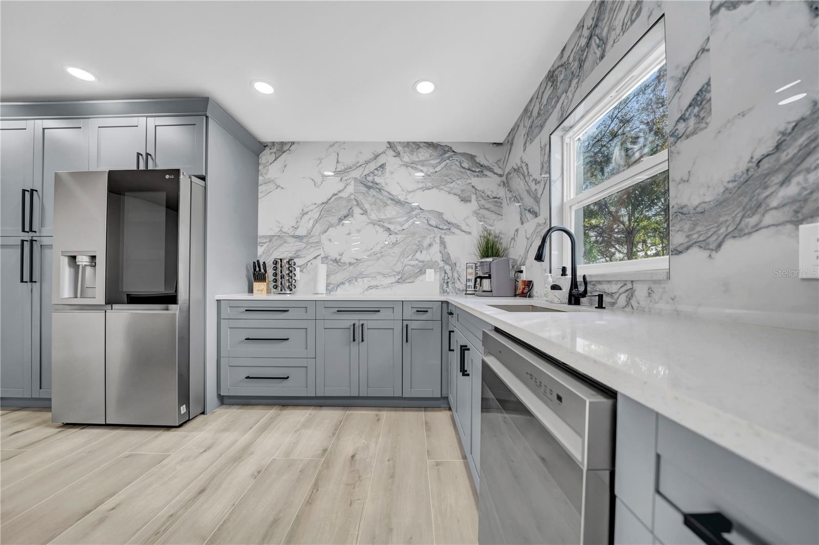 20 2ND AVE SE