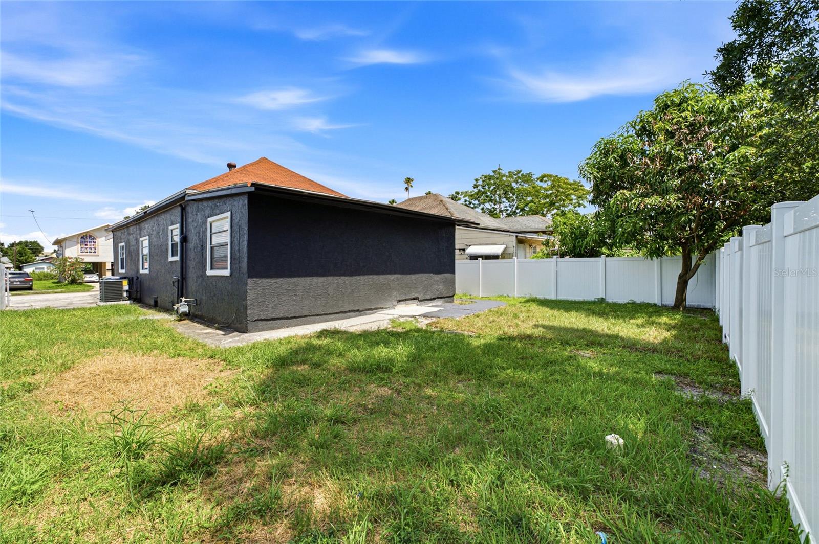 2217 CORRINE ST