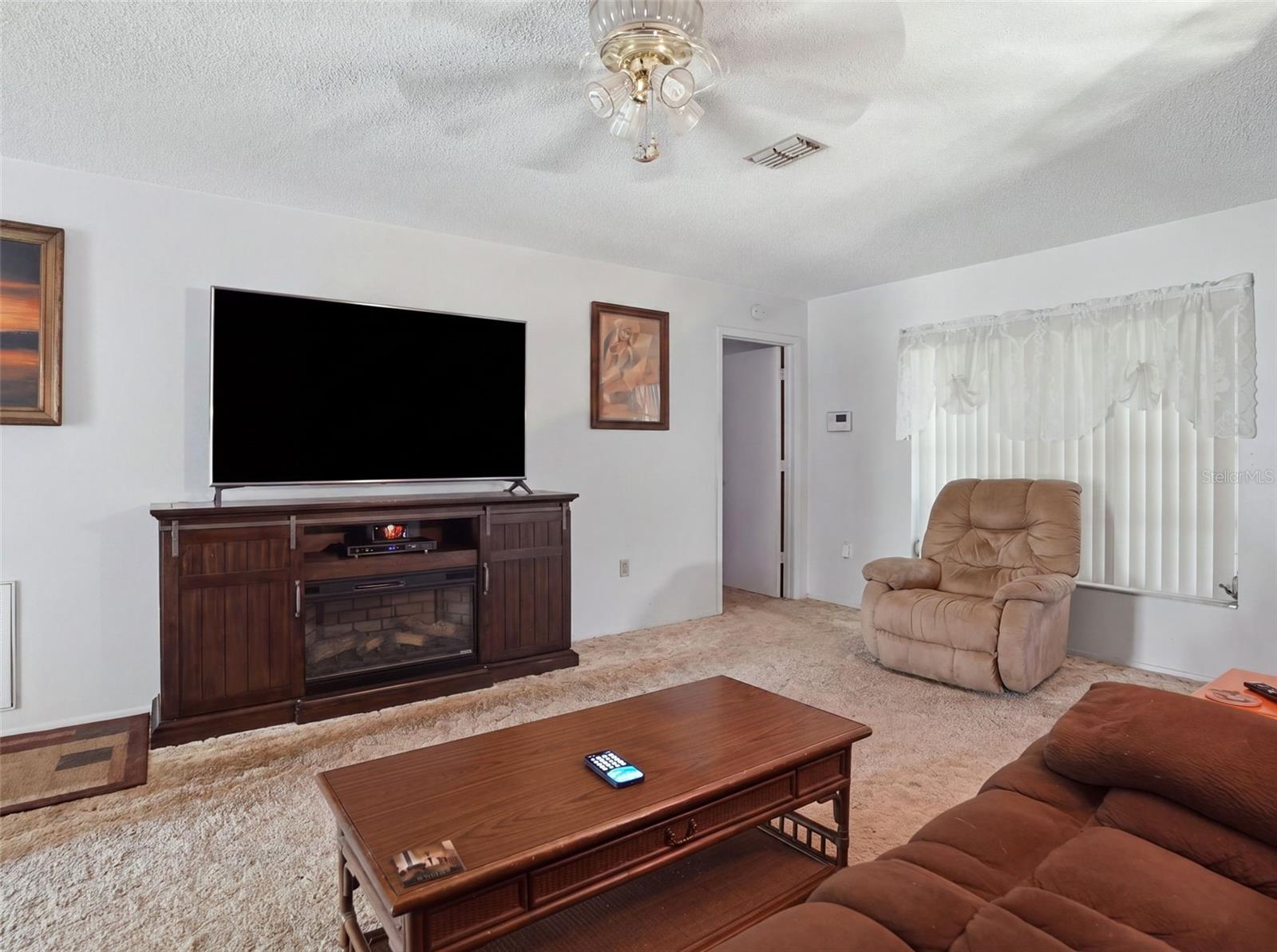 11121 ROLLINGWOOD DR