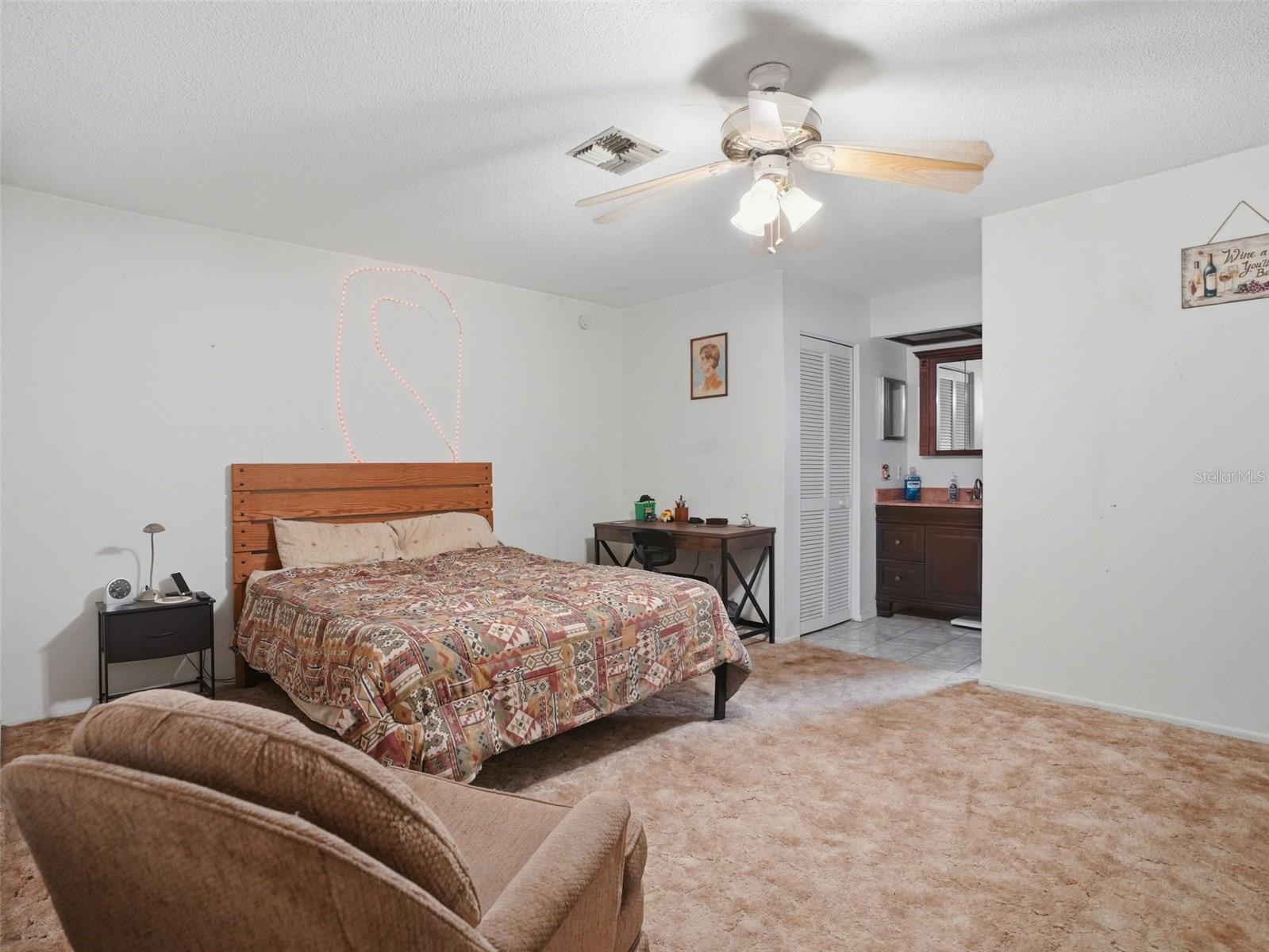 11121 ROLLINGWOOD DR