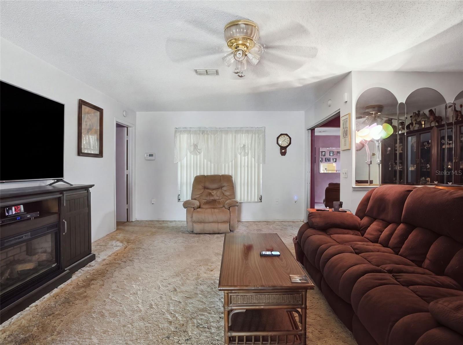 11121 ROLLINGWOOD DR