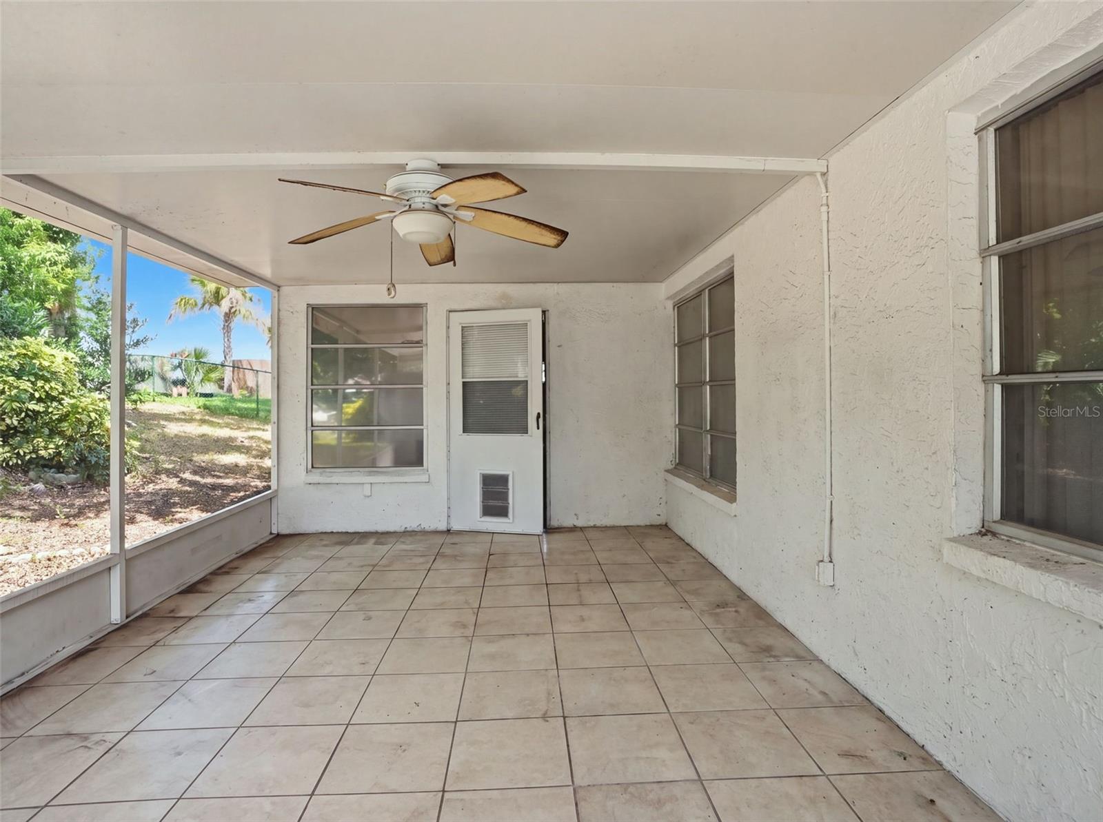 11121 ROLLINGWOOD DR