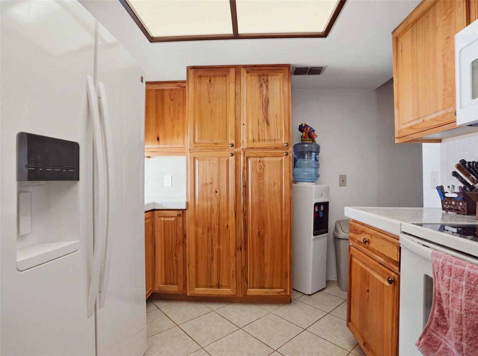11121 ROLLINGWOOD DR