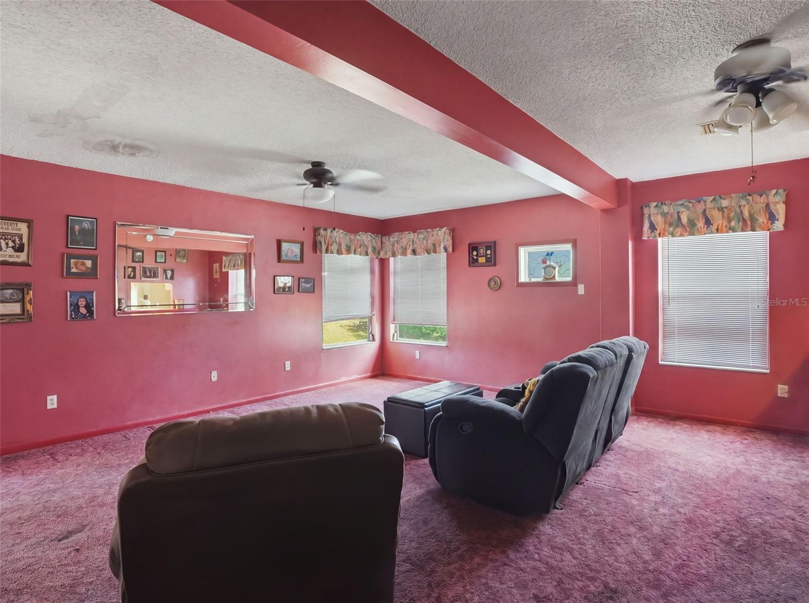 11121 ROLLINGWOOD DR